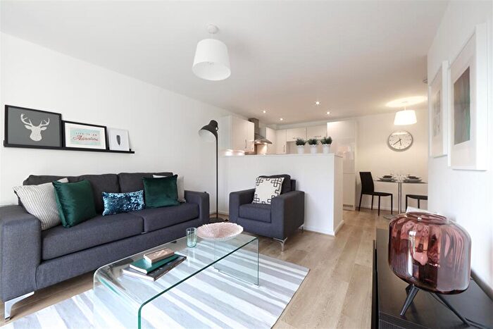 2 Bedroom Apartment To Rent In Heyfields, Worsley, M28