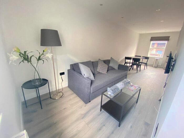 1 Bedroom Flat To Rent In High Street, Hounslow, TW3