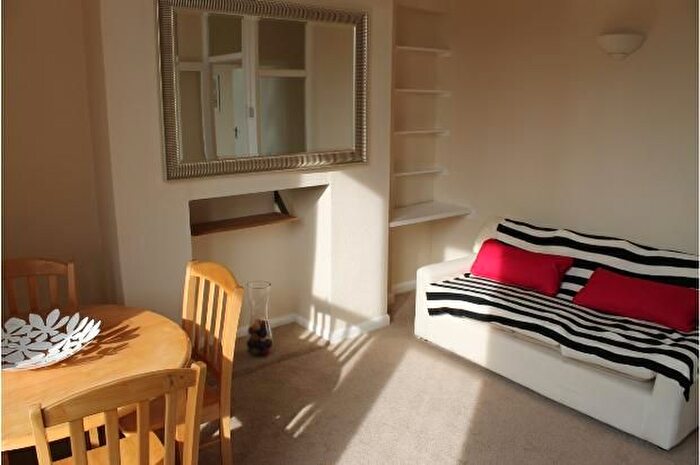 2 Bedroom Flat To Rent In Chichelle Mansions, Chichelle Road, London, NW2