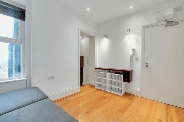 Studio To Rent In Inglewood Mansions, West End Lane, West Hampstead, London, NW6