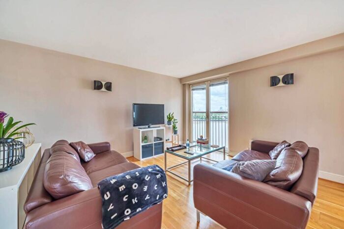 2 Bedroom Flat To Rent In Pierpoint Building, Canary Wharf, London, E14