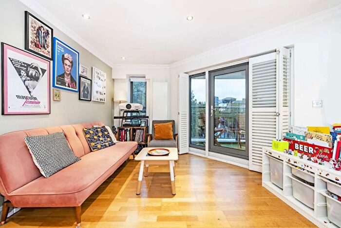 2 Bedroom Flat To Rent In Woodseer Street, Spitalfields, E1
