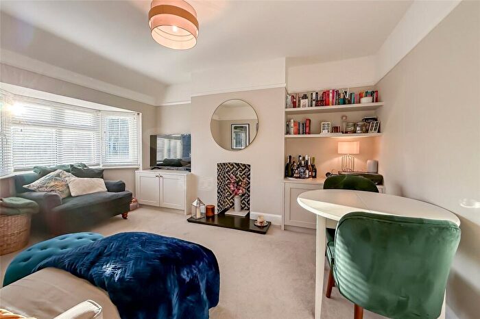 2 Bedroom Apartment For Sale In Kenton Gardens, St. Albans, Hertfordshire, AL1