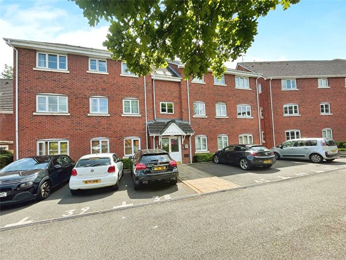 2 Bedroom Flat To Rent In Russell Street, Willenhall, West Midlands, WV13