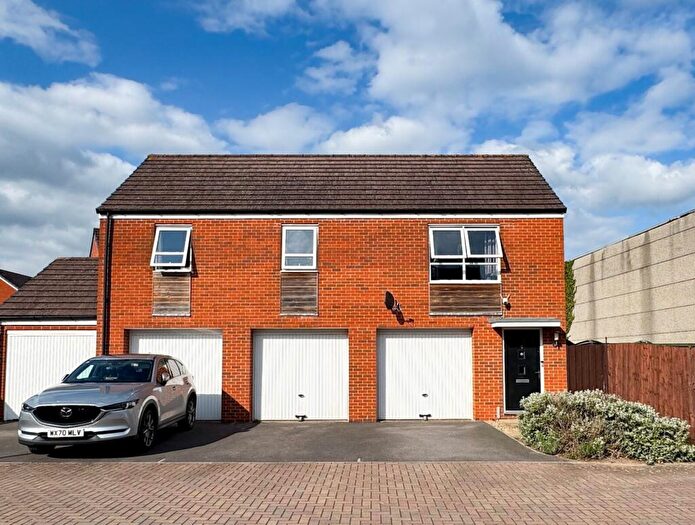 2 Bedroom Detached House For Sale In Donns Close, Patchway, Bristol, BS34