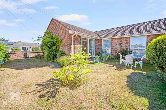 2 Bedroom Bungalow For Sale In Jeremy Close, Wool, BH20