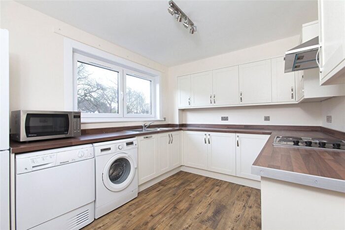 2 Bedroom Flat To Rent In Myreside Court, Edinburgh, EH10