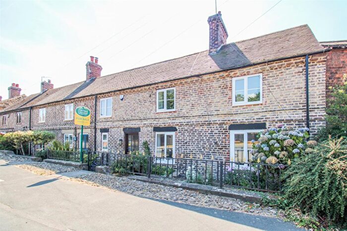 2 Bedroom Cottage For Sale In Doncaster Road, Wragby, Wakefield, WF4