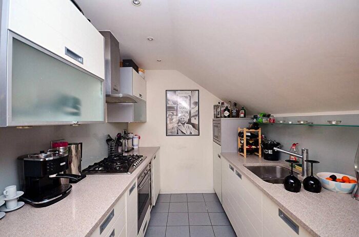 1 Bedroom Flat To Rent In Tottenham Road, De Beauvoir Town, London, N1