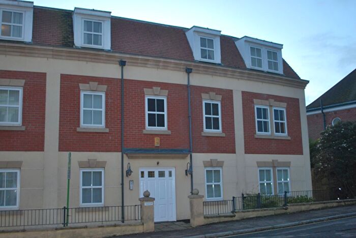 2 Bedroom Flat To Rent In Cranford Avenue, Exmouth, EX8