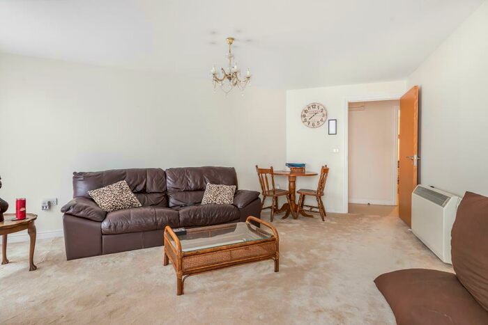 2 Bedroom Apartment To Rent In Kelvin Gate, Bracknell, RG12