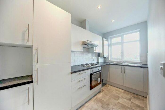 2 Bedroom Flat To Rent In Woodmere Avenue, Croydon, CR0