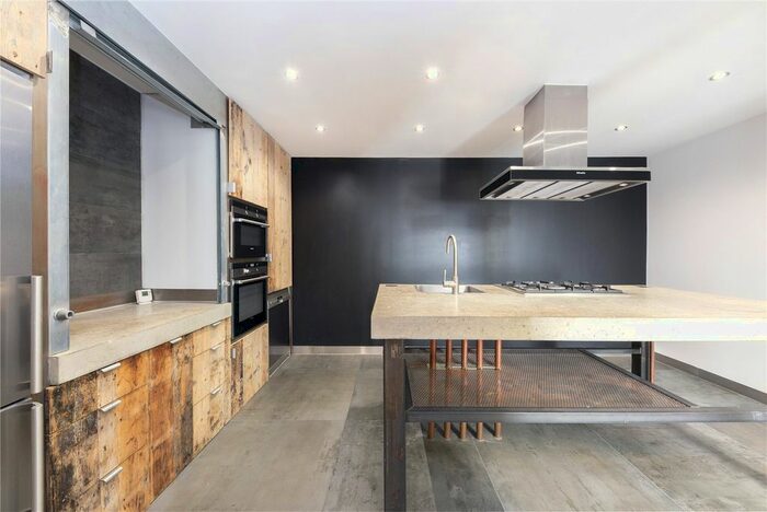 2 Bedroom Flat To Rent In Portobello Road, London W10