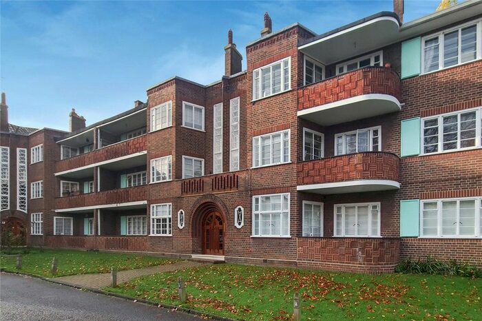 2 Bedroom Flat To Rent In Roehampton Close, London, SW15