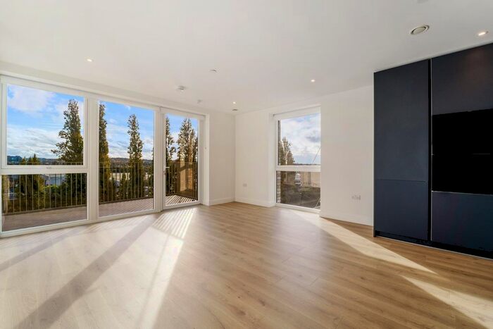 2 Bedroom Flat To Rent In Waterview House, Grand Union, London, HA0