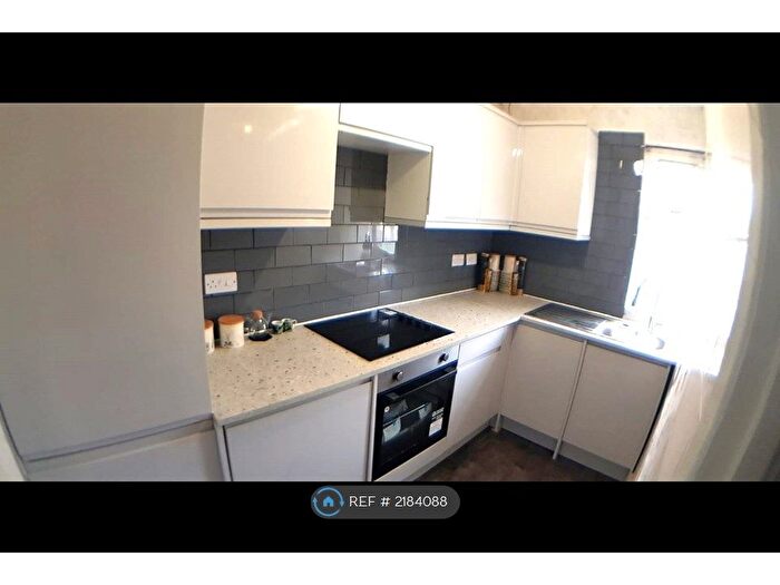 1 Bedroom Flat To Rent In Lower Road, London, SE8