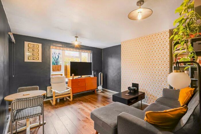 1 Bedroom Flat To Rent In Amhurst Road, Hackney Central, E8