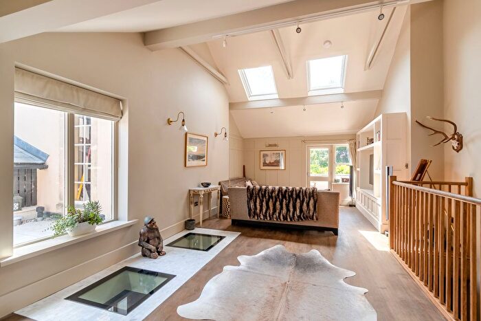 4 Bedroom Maisonette For Sale In London Road East, Batheaston, BA1