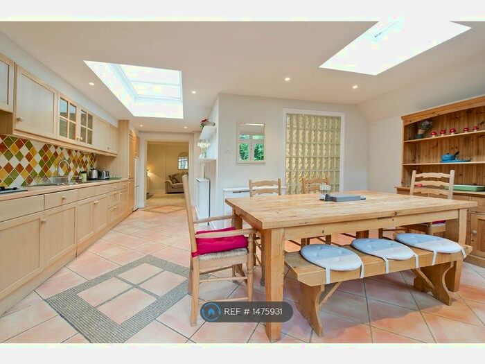 2 Bedroom Flat To Rent In Edith Road, London, W14