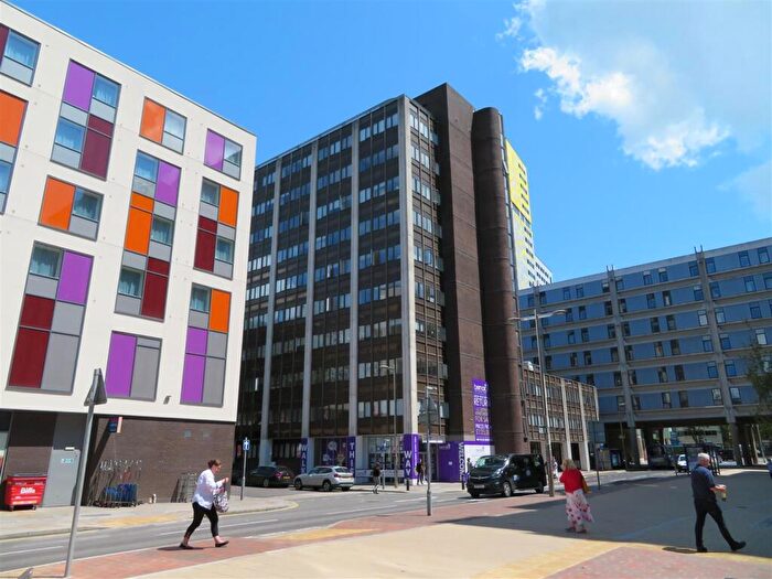 1 Bedroom Flat To Rent In Isambard Brunel Road, Portsmouth, PO1