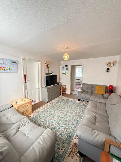 1 Bedroom Maisonette To Rent In Oakcroft Close, Pinner, HA5