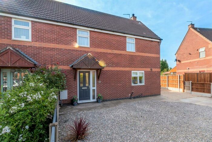 3 Bedroom Semi-Detached House To Rent In Garden Crescent, Castle Donington, Castle Donington, DE74