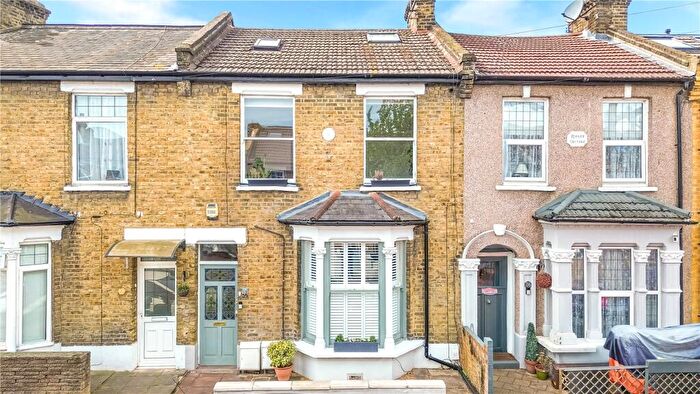 2 Bedroom Flat For Sale In Springfield Road, Walthamstow, London, E17