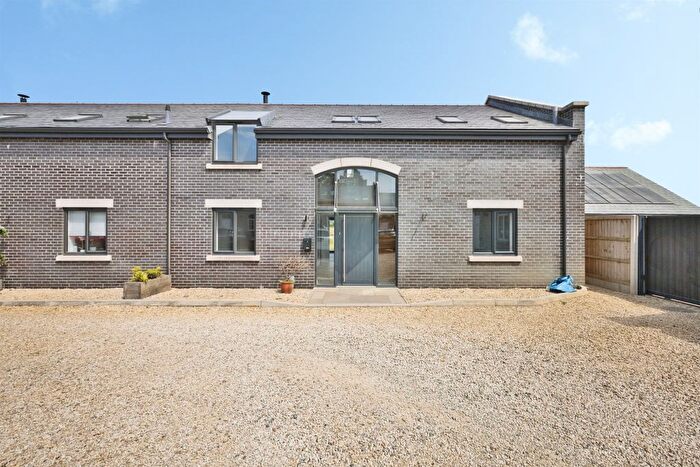 4 Bedroom End Of Terrace House For Sale In Watts Quarry Lane, Somerton, TA11