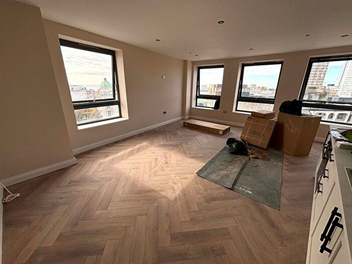 3 Bedroom Flat To Rent In Queen Square, Brighton, BN1