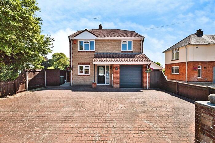 4 Bedroom Detached House For Sale In Wraxhill Road, Yeovil, BA20