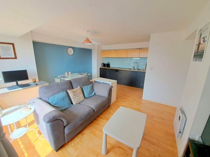 2 Bedroom Flat To Rent In The Avenue, Leeds, LS9