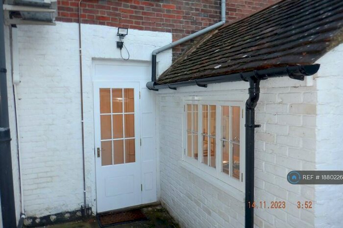 2 Bedroom Flat To Rent In Northgate, Canterbury, CT1