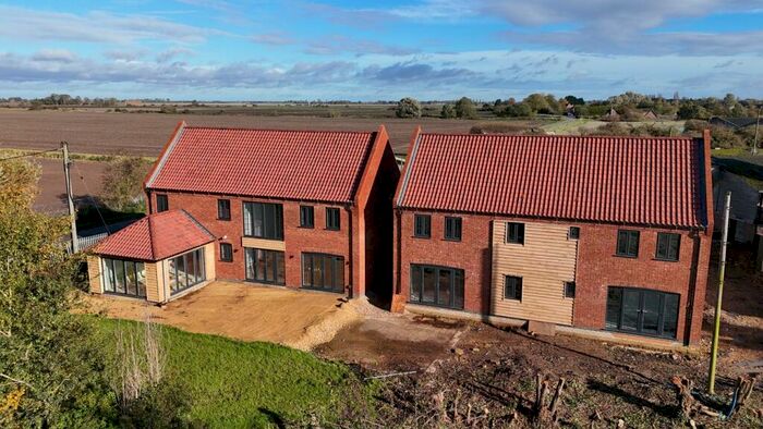 4 Bedroom House For Sale In Dowsdale Bank, Shepeau Stow, Shepeau Stow, PE12