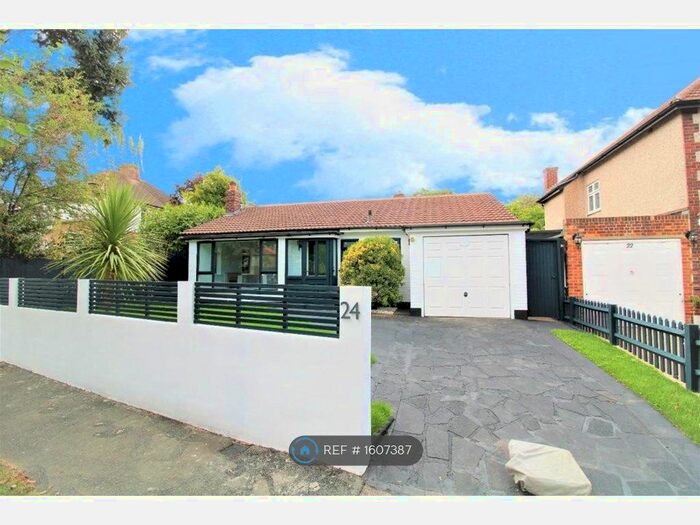 3 Bedroom Bungalow To Rent In Park Crescent Road, Erith, DA8