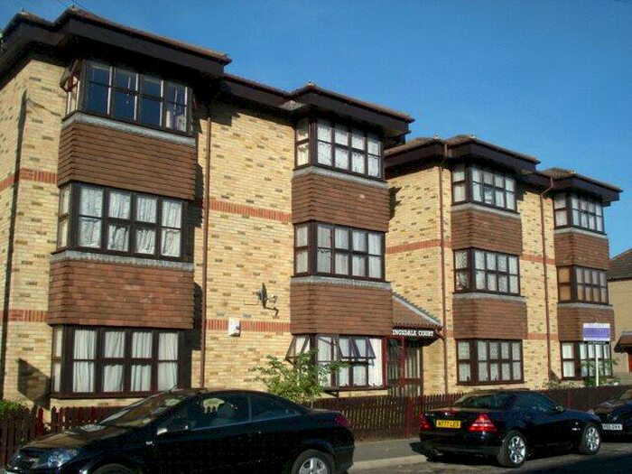 Flat To Rent In Kingsdale Court, Milton Road, Swanscombe, Kent, DA10