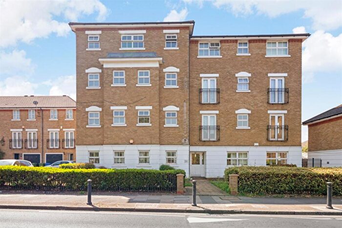 2 Bedroom Flat For Sale In Commercial Way, SE15
