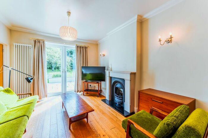 4 Bedroom Bungalow To Rent In Aultone Way, Sutton, SM1