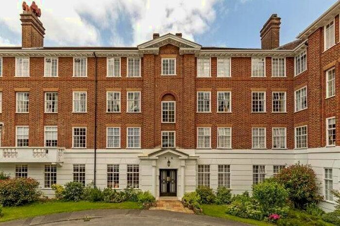 2 Bedroom Flat To Rent In Wimbledon Park Side, London, SW19