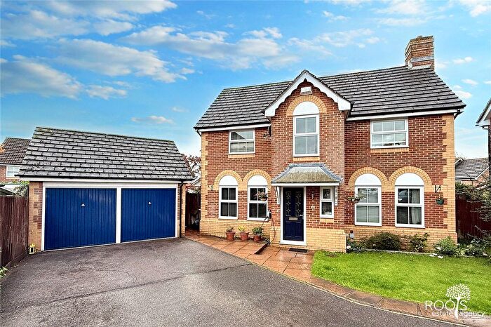 4 Bedroom Detached House For Sale In Snowdrop Copse, Thatcham, Berkshire, RG18
