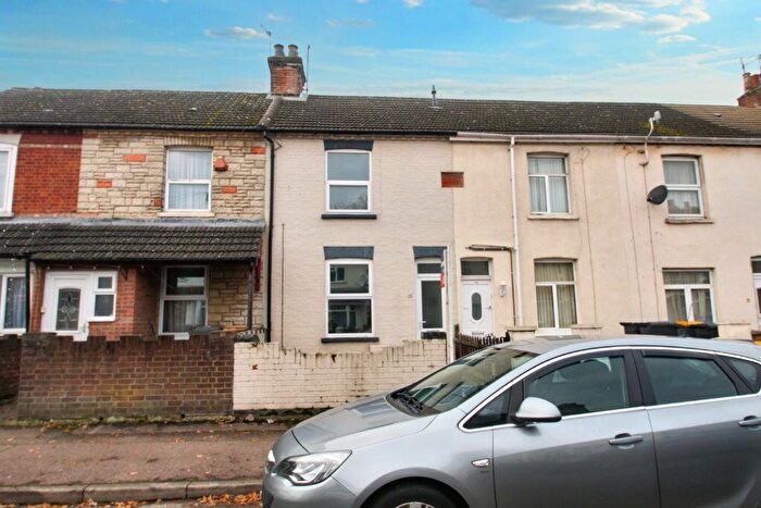 3 Bedroom Terraced House To Rent In Beatrice Street, Bedford, Bedfordshire, MK42