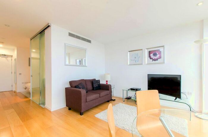 Studio To Rent In Ontario Tower, Fairmont Avenue, E14