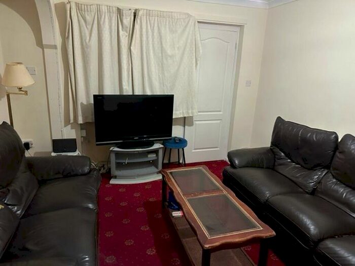 4 Bedroom House To Rent In Downs Road, Canterbury, CT2