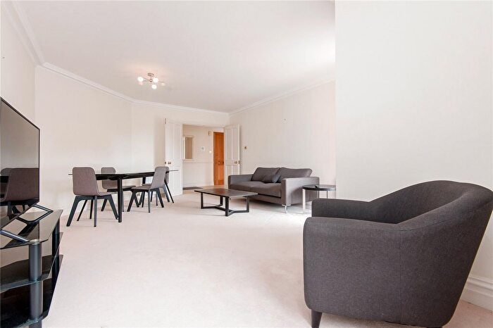 2 Bedroom Flat For Sale In Clevedon Road, Twickenham, TW1