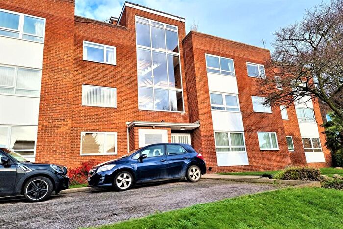 1 Bedroom Flat For Sale In Kenley Close, New Barnet, EN4