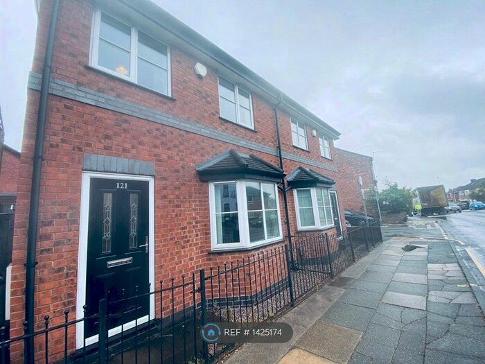 3 Bedroom Semi-Detached House To Rent In Partington Lane, Swinton, Manchester, M27