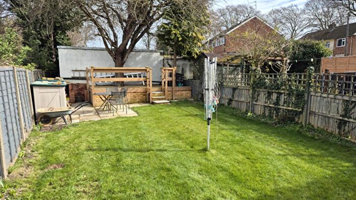 2 Bedroom Maisonette To Rent In Oakwell Close, Dunstable, LU6