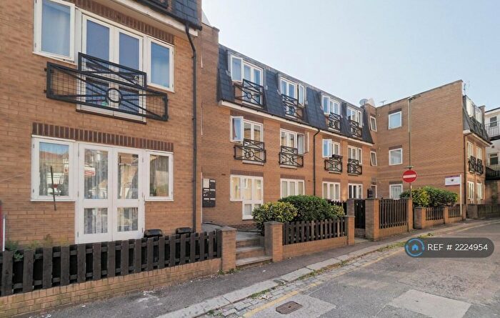 1 Bedroom Flat To Rent In Olivia Court, Barnet, EN5