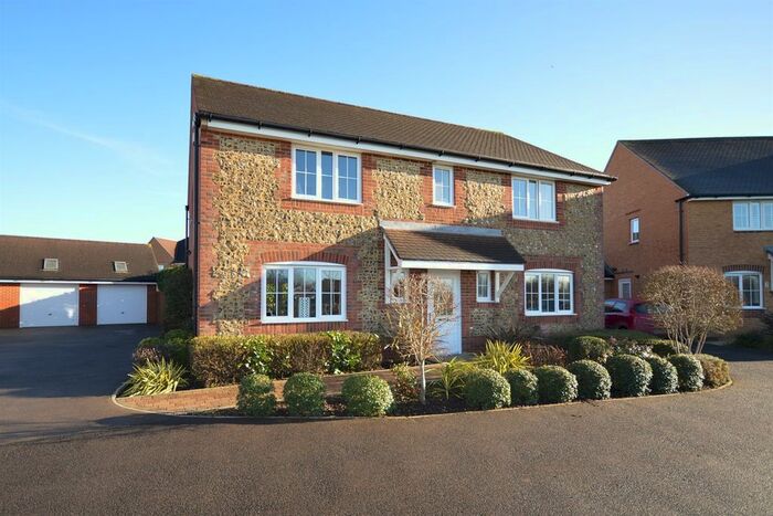 4 Bedroom Detached House To Rent In Mill Pond Crescent, Chichester PO19