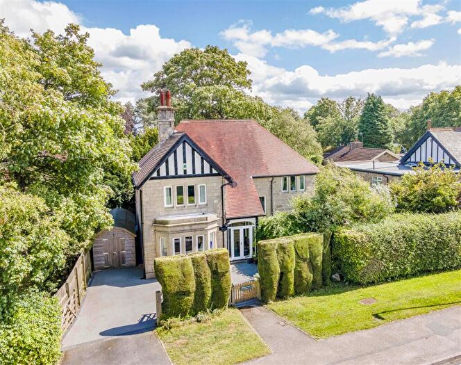 4 Bedroom Detached House For Sale In Pannal Ash Road, Harrogate, HG2
