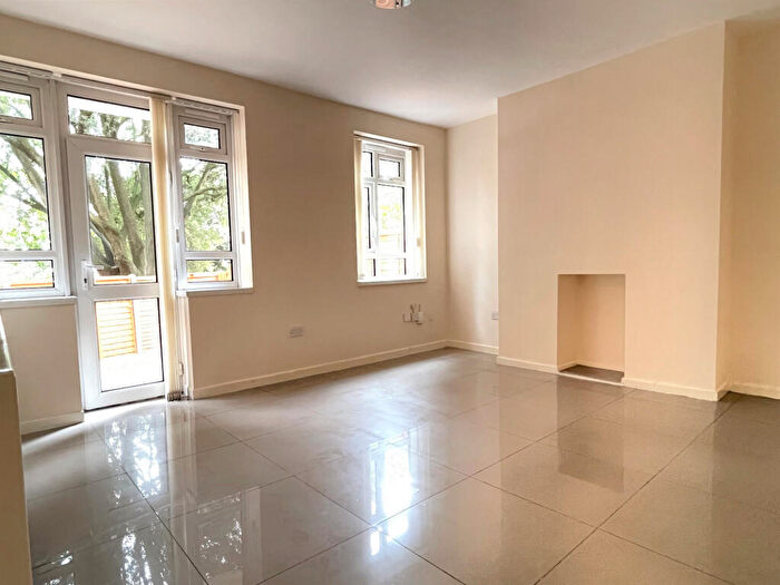 2 Bedroom Flat To Rent In Appleshaw House, Champion Hill Estate, London, SE5
